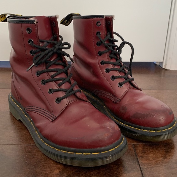 Dr. Martens Shoes - CHERRY RED SMOOTH Doc Marten Boots